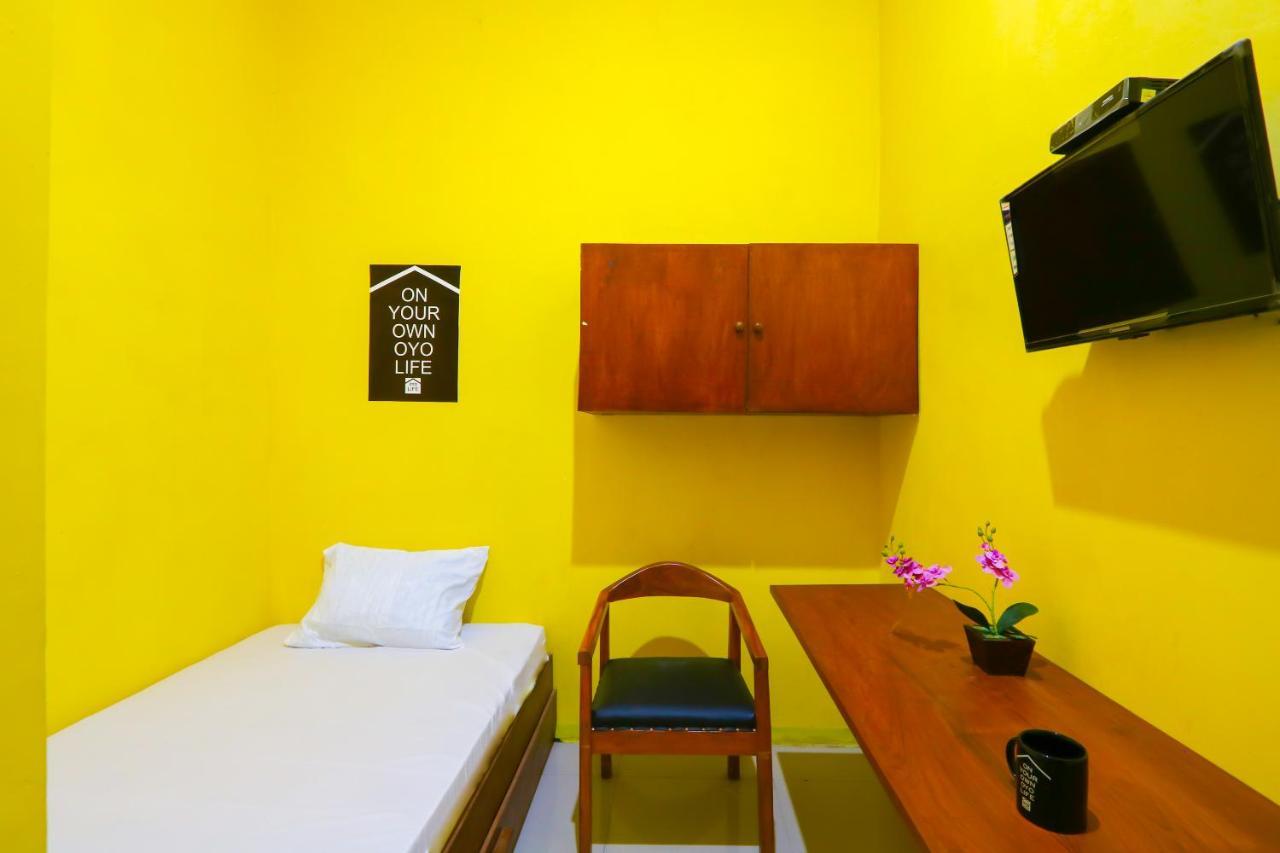 Oyo Life 3064 Mahameru Kost Putra Jembel Exterior foto