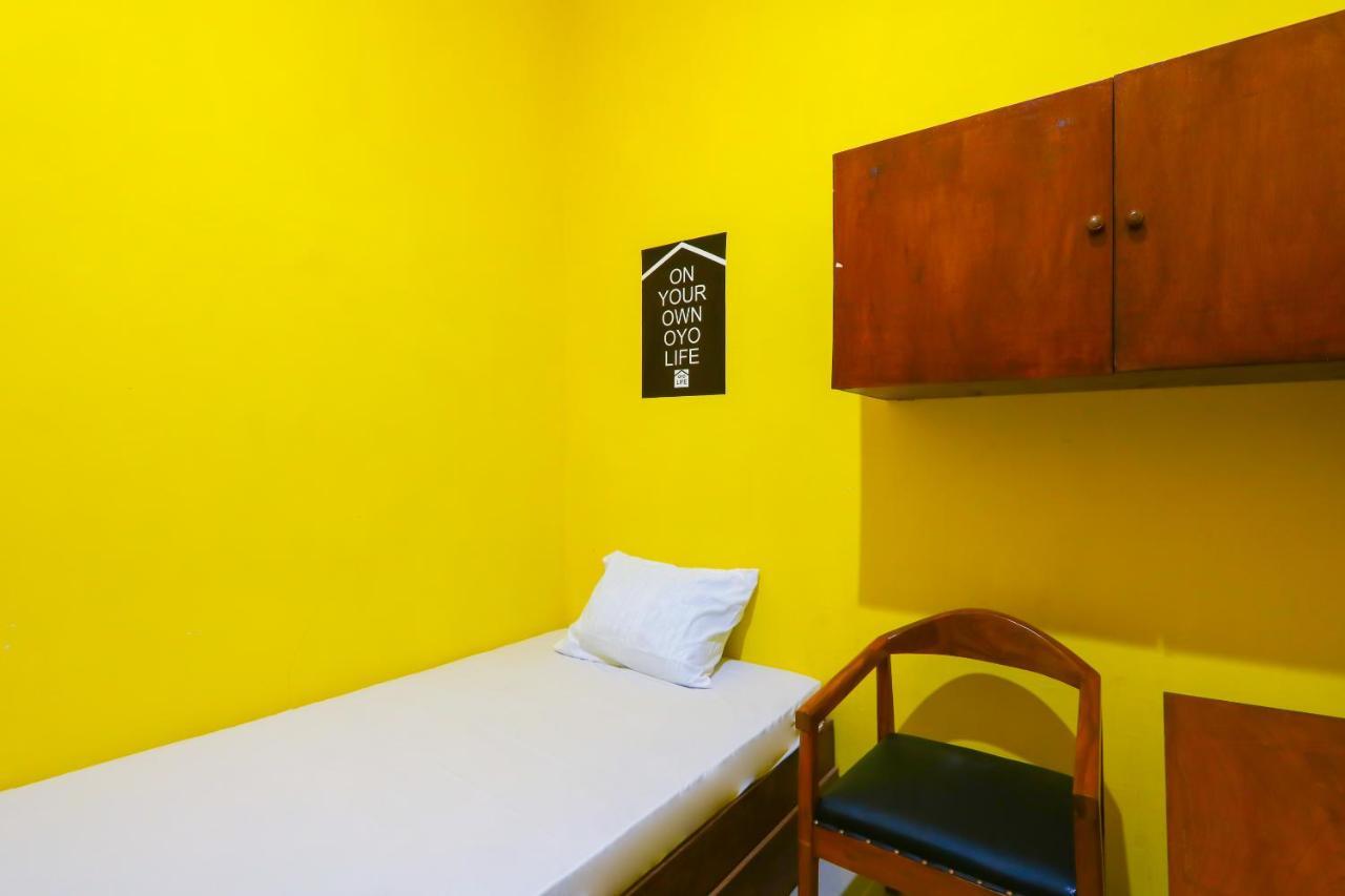 Oyo Life 3064 Mahameru Kost Putra Jembel Exterior foto
