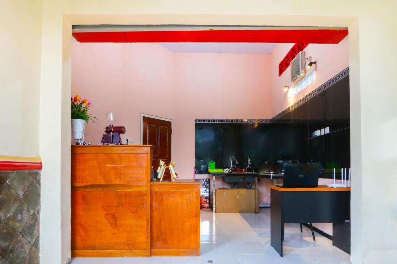 Oyo Life 3064 Mahameru Kost Putra Jembel Exterior foto