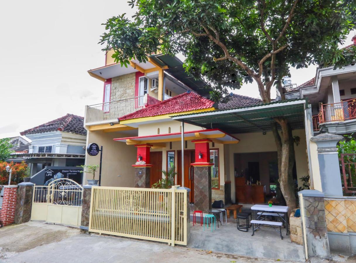 Oyo Life 3064 Mahameru Kost Putra Jembel Exterior foto