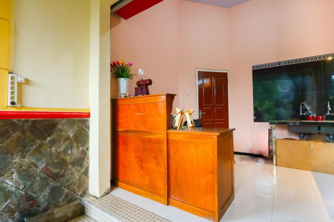 Oyo Life 3064 Mahameru Kost Putra Jembel Exterior foto